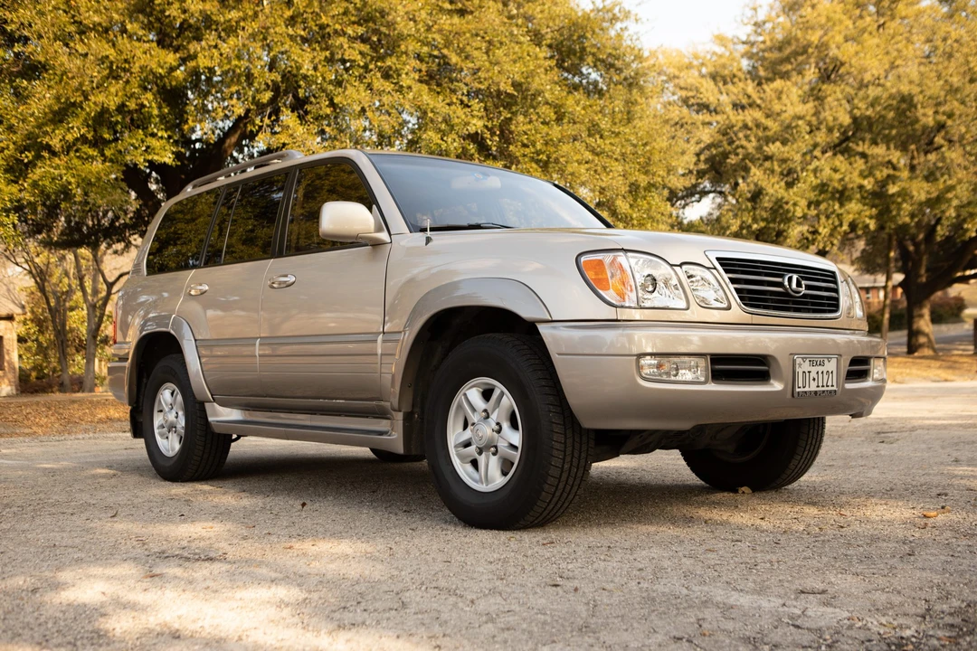 2000 Lexus LX 2nd Gen - Image 9 of 31