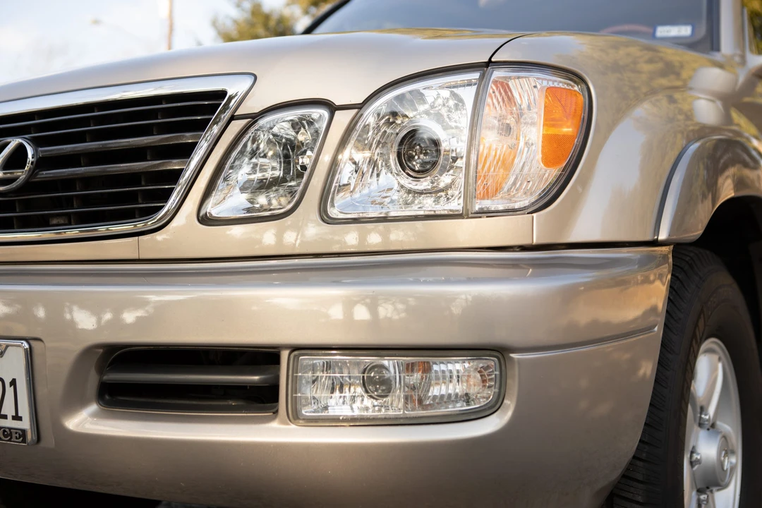 2000 Lexus LX 2nd Gen - Image 15 of 31