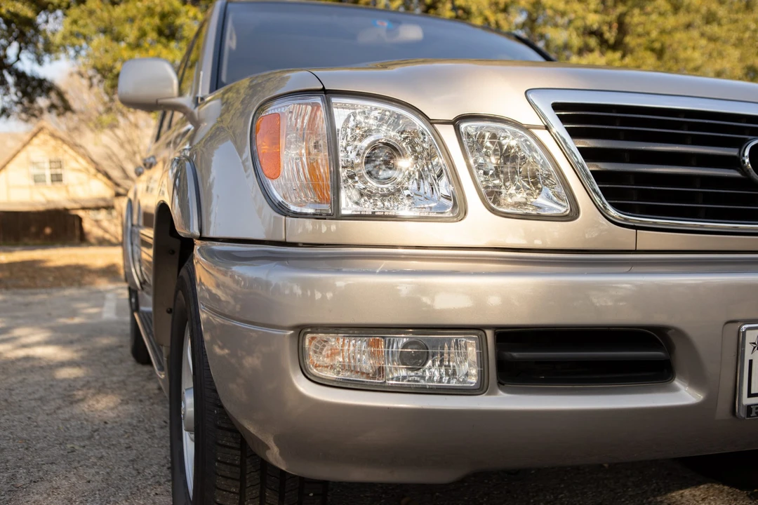 2000 Lexus LX 2nd Gen - Image 12 of 31