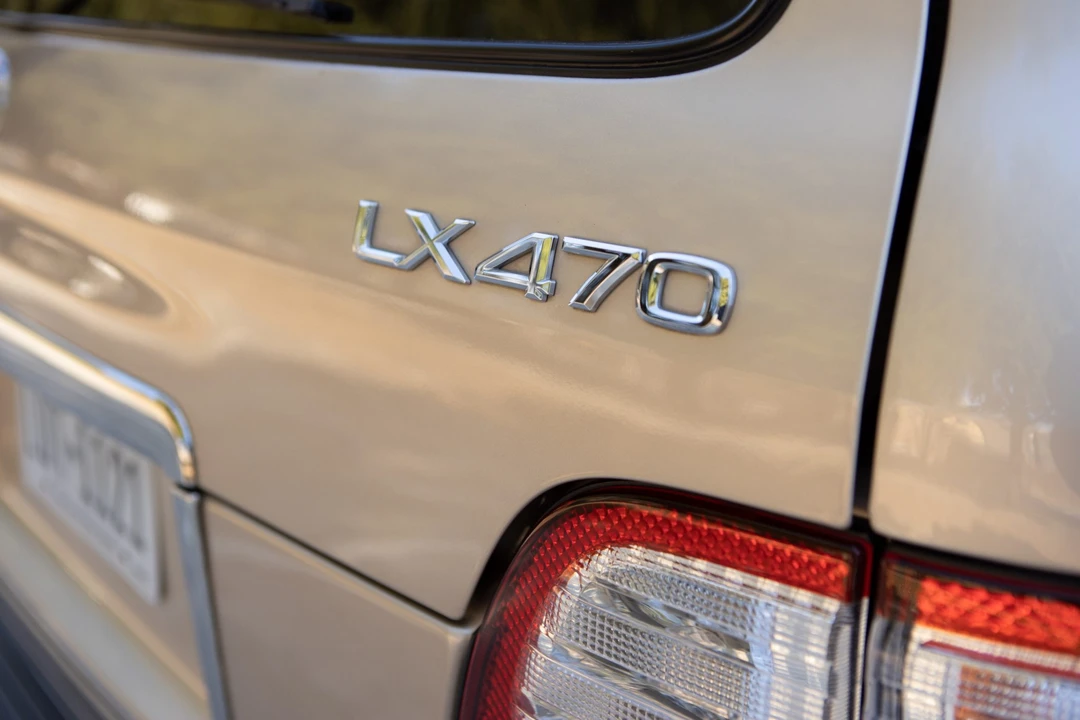 2000 Lexus LX 2nd Gen - Image 27 of 31