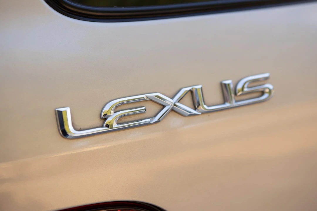 2000 Lexus LX 2nd Gen - Image 30 of 31