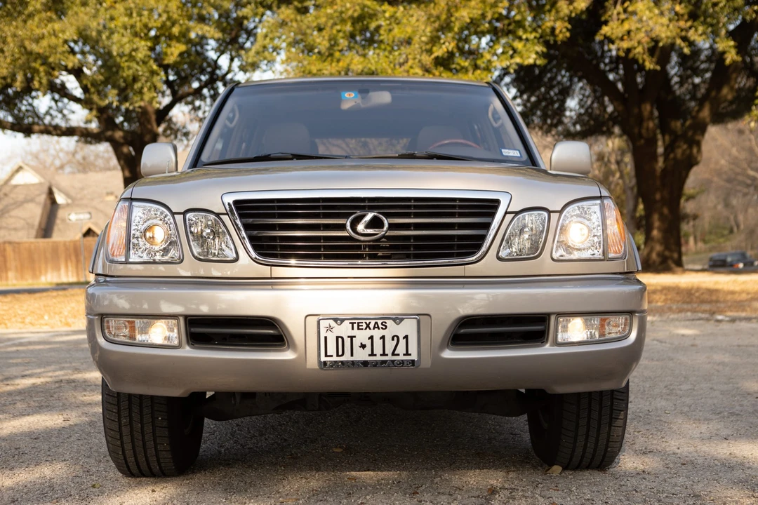 2000 Lexus LX 2nd Gen - Image 11 of 31