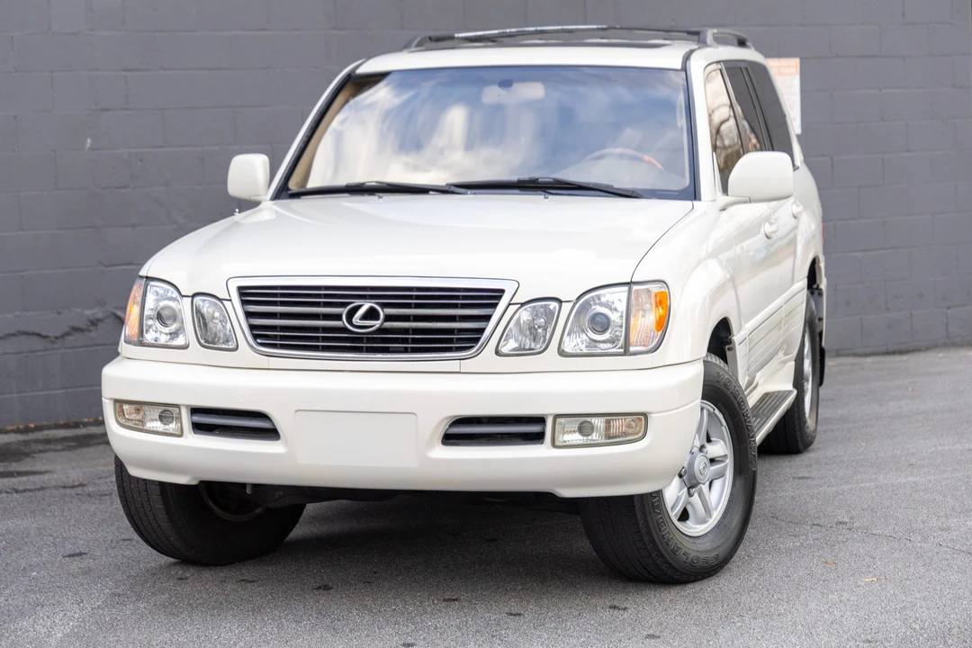 2000 Lexus LX 2nd Gen - Image 2 of 31