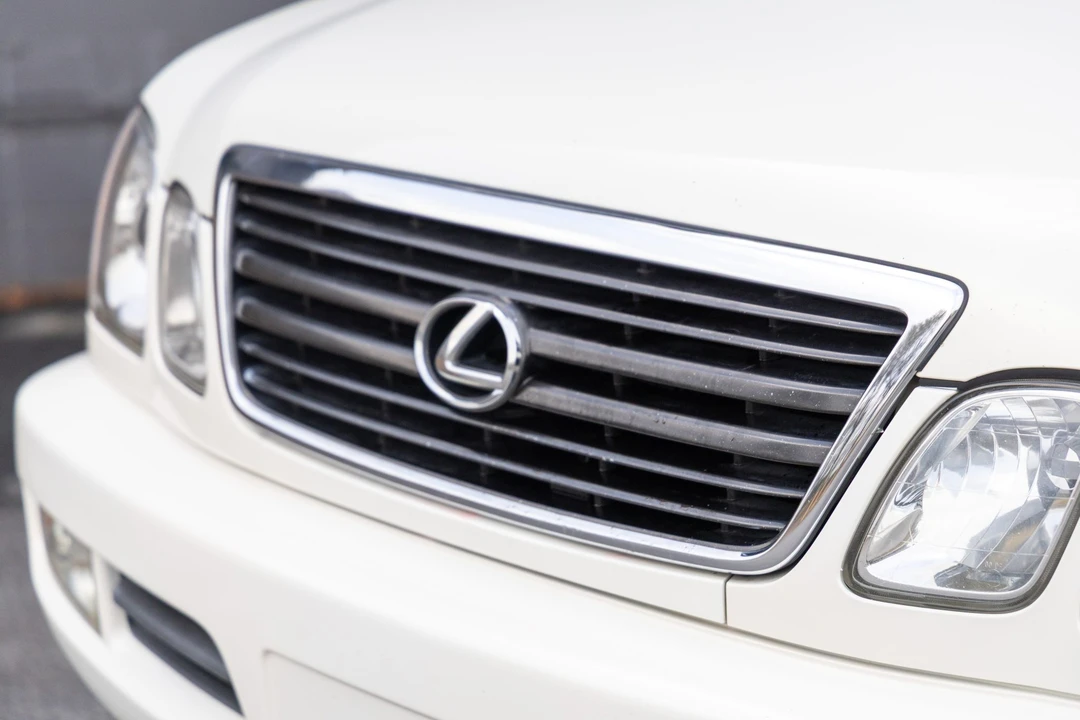 2000 Lexus LX 2nd Gen - Image 30 of 31