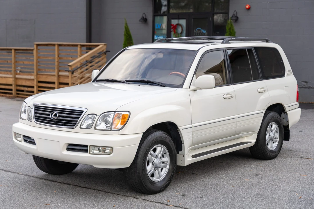 2000 Lexus LX 2nd Gen - Image 4 of 31