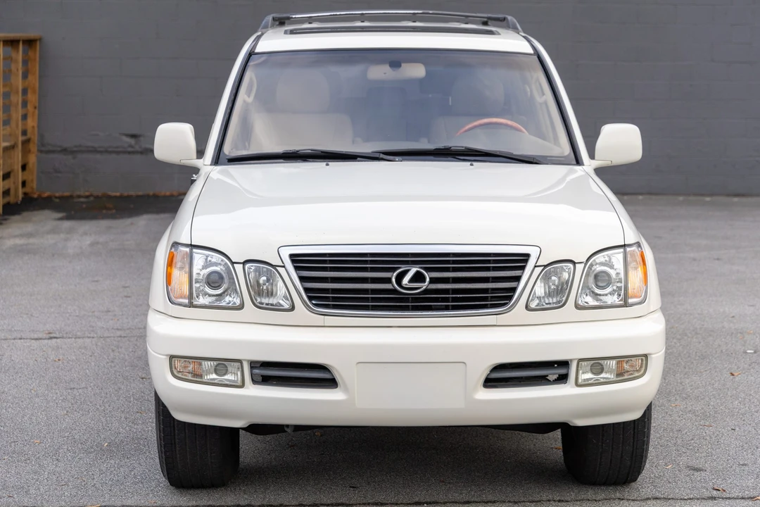 2000 Lexus LX 2nd Gen - Image 29 of 31