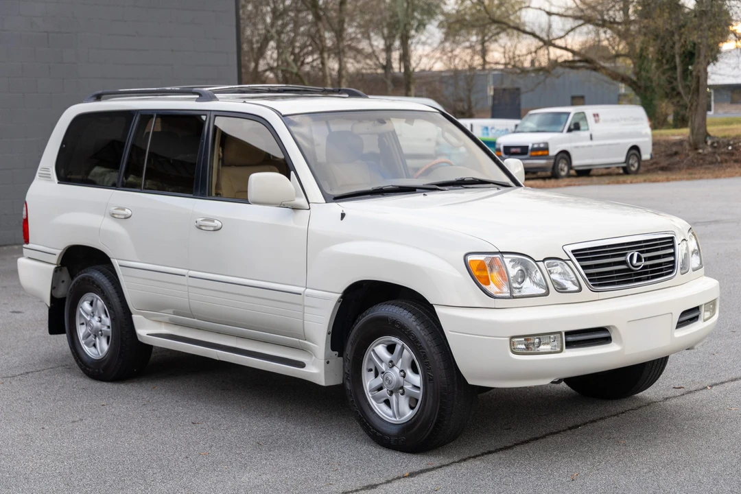 2000 Lexus LX 2nd Gen - Image 25 of 31