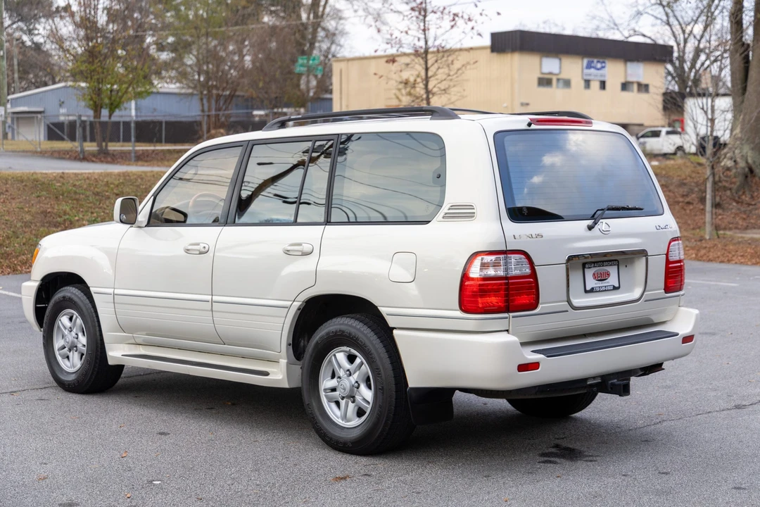 2000 Lexus LX 2nd Gen - Image 11 of 31