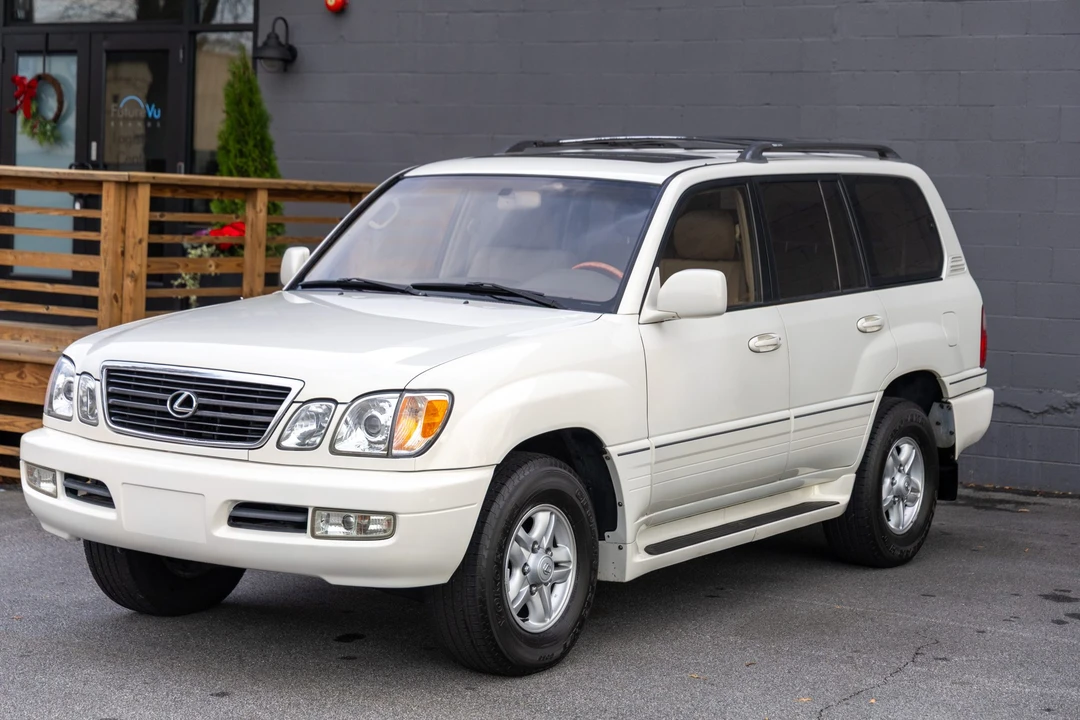 2000 Lexus LX 2nd Gen - Image 3 of 31