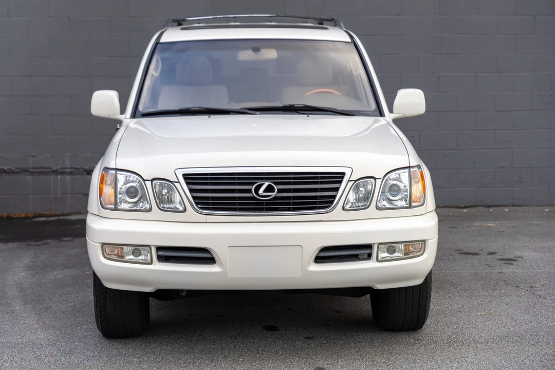 2000 Lexus LX 2nd Gen - Image 28 of 31