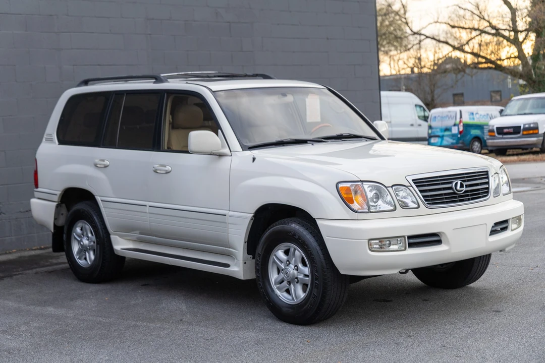 2000 Lexus LX 2nd Gen - Image 24 of 31
