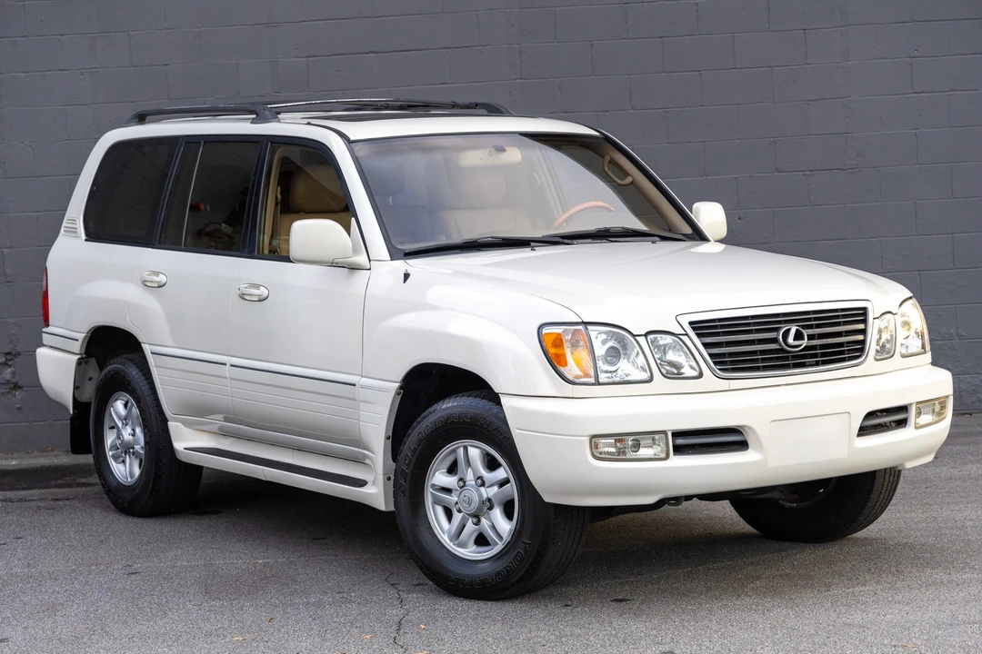 2000 Lexus LX 2nd Gen - Image 26 of 31