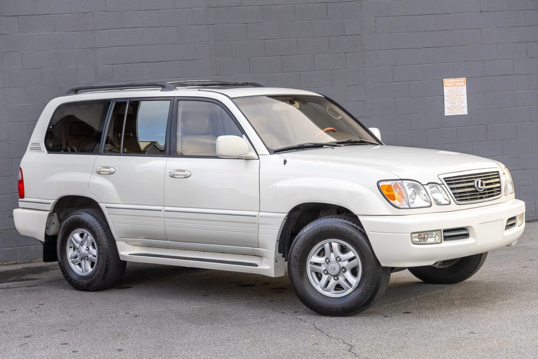 2000 Lexus LX 2nd Gen - Image 22 of 31