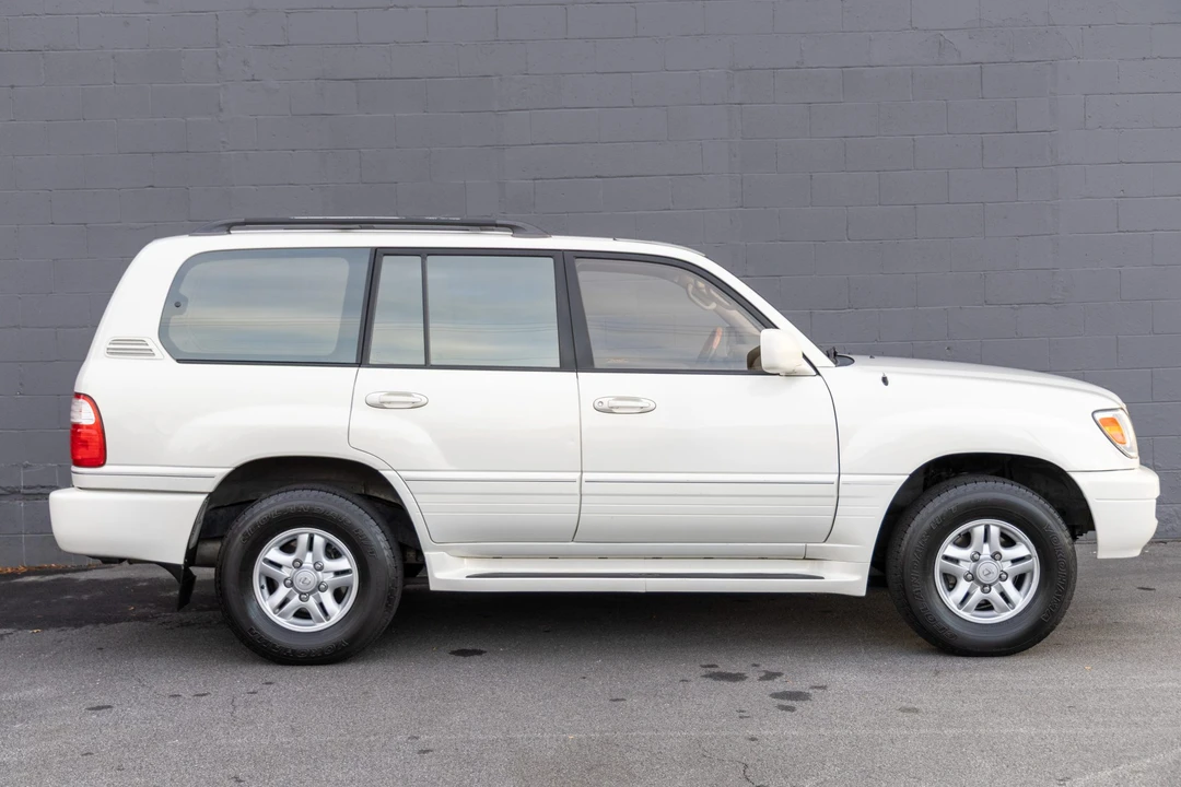 2000 Lexus LX 2nd Gen - Image 20 of 31