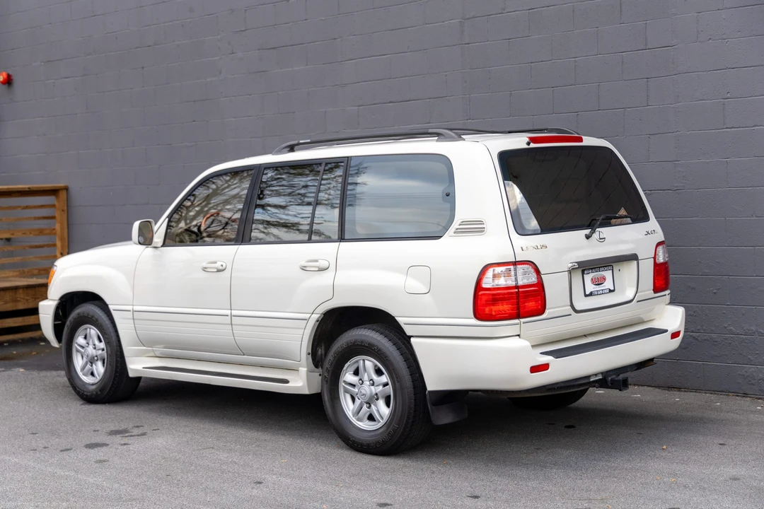 2000 Lexus LX 2nd Gen - Image 10 of 31