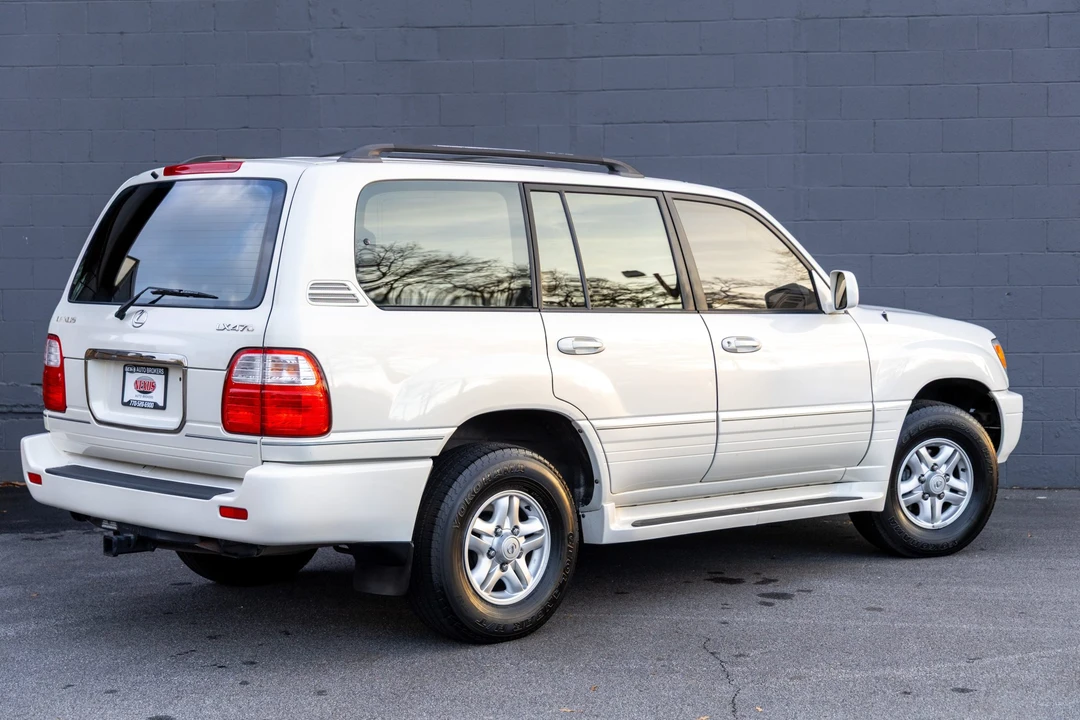 2000 Lexus LX 2nd Gen - Image 19 of 31