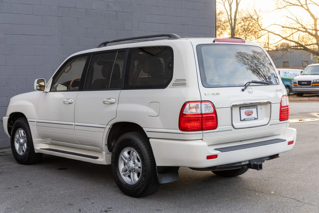 2000 Lexus LX 2nd Gen - Image 12 of 31