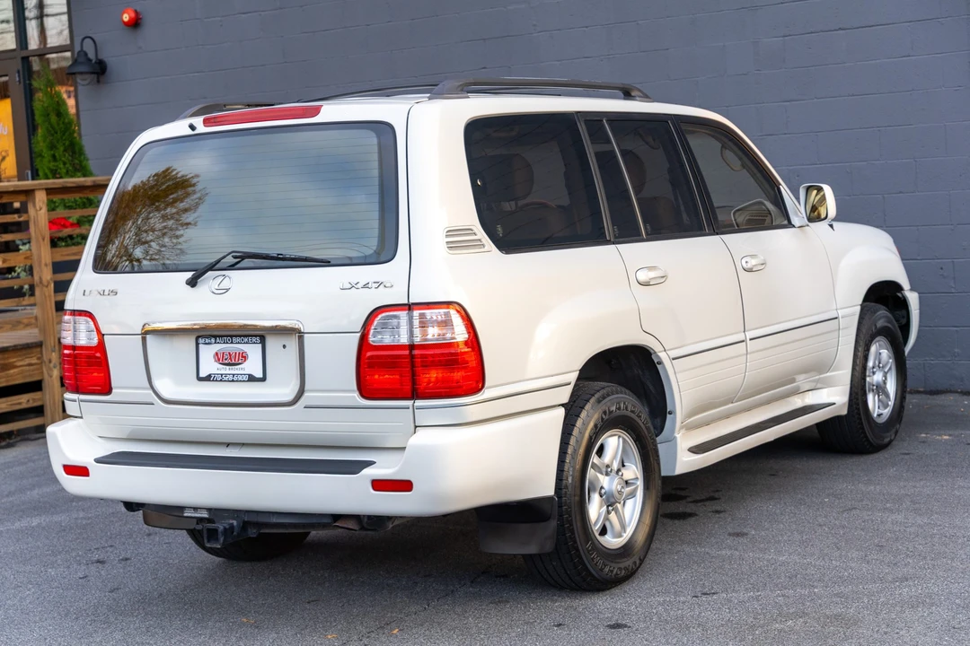 2000 Lexus LX 2nd Gen - Image 17 of 31