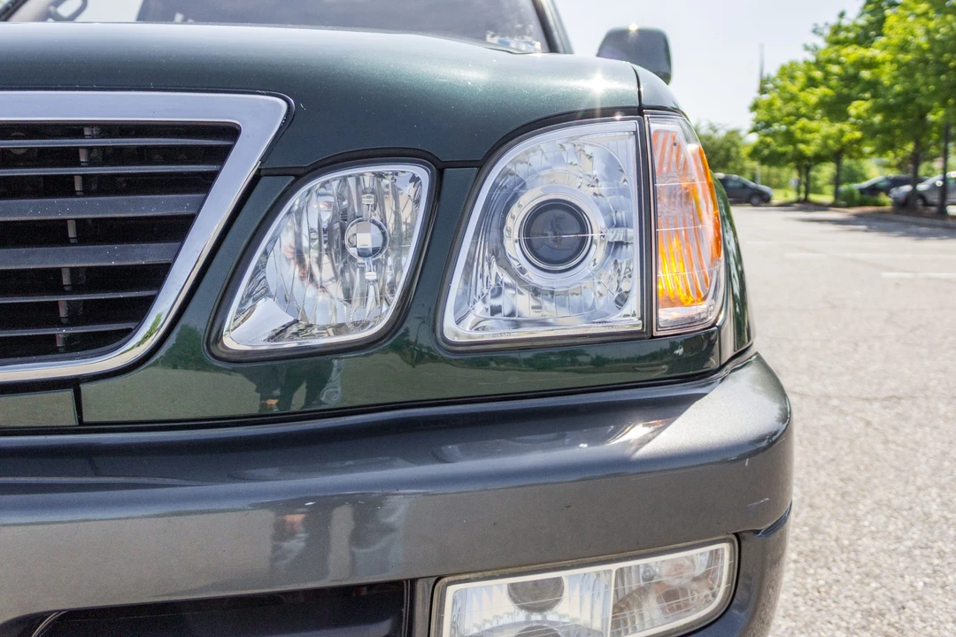 2000 Lexus LX 2nd Gen - Image 13 of 31
