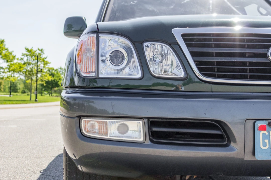 2000 Lexus LX 2nd Gen - Image 10 of 31
