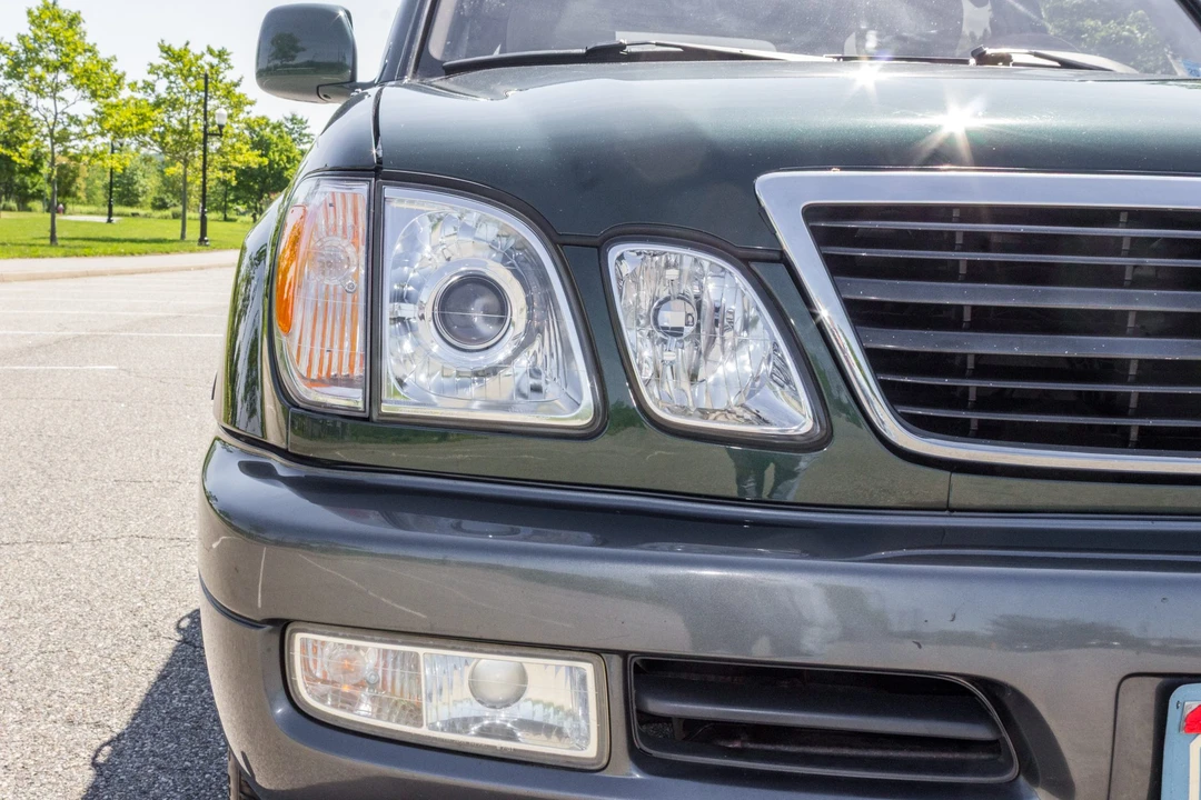 2000 Lexus LX 2nd Gen - Image 12 of 31