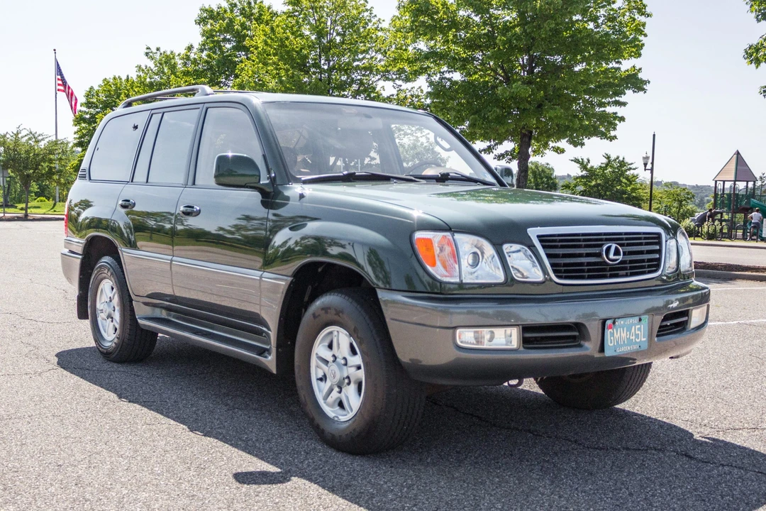 2000 Lexus LX 2nd Gen - Image 3 of 31