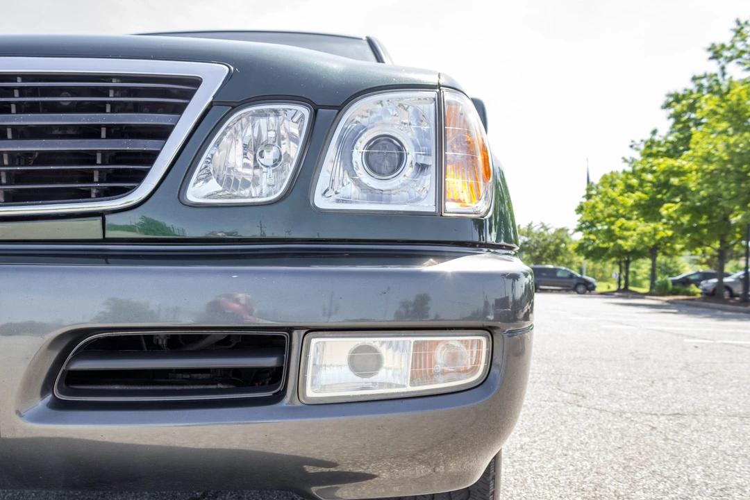 2000 Lexus LX 2nd Gen - Image 11 of 31