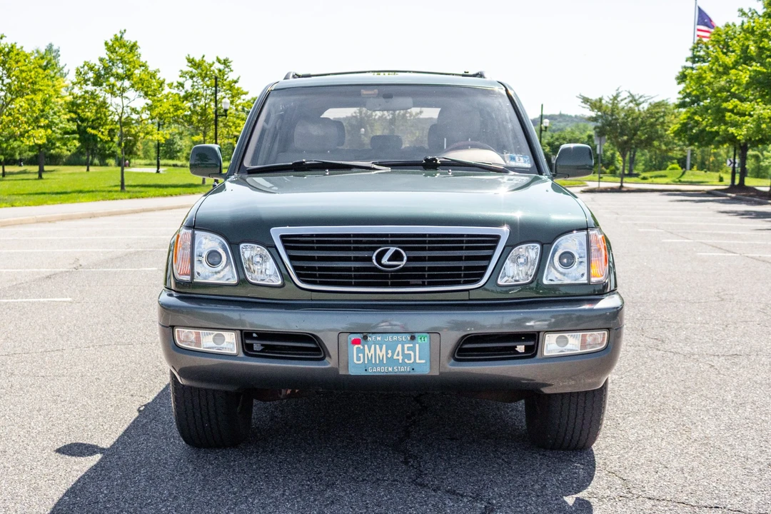 2000 Lexus LX 2nd Gen - Image 2 of 31
