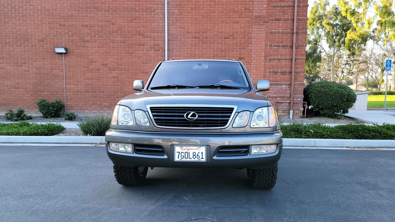 2000 Lexus LX 2nd Gen - Image 3 of 31