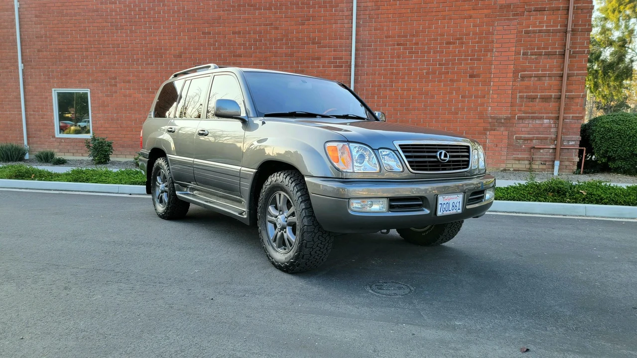 2000 Lexus LX 2nd Gen - Image 4 of 31