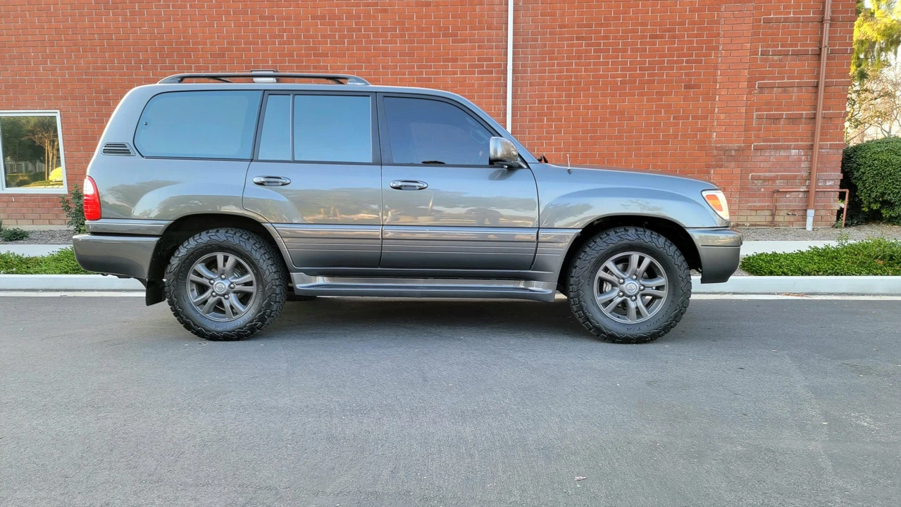 2000 Lexus LX 2nd Gen - Image 5 of 31
