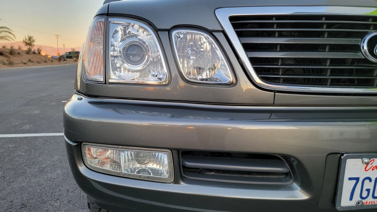 2000 Lexus LX 2nd Gen - Image 21 of 31