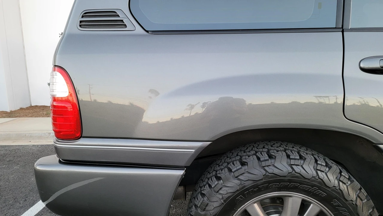 2000 Lexus LX 2nd Gen - Image 9 of 31