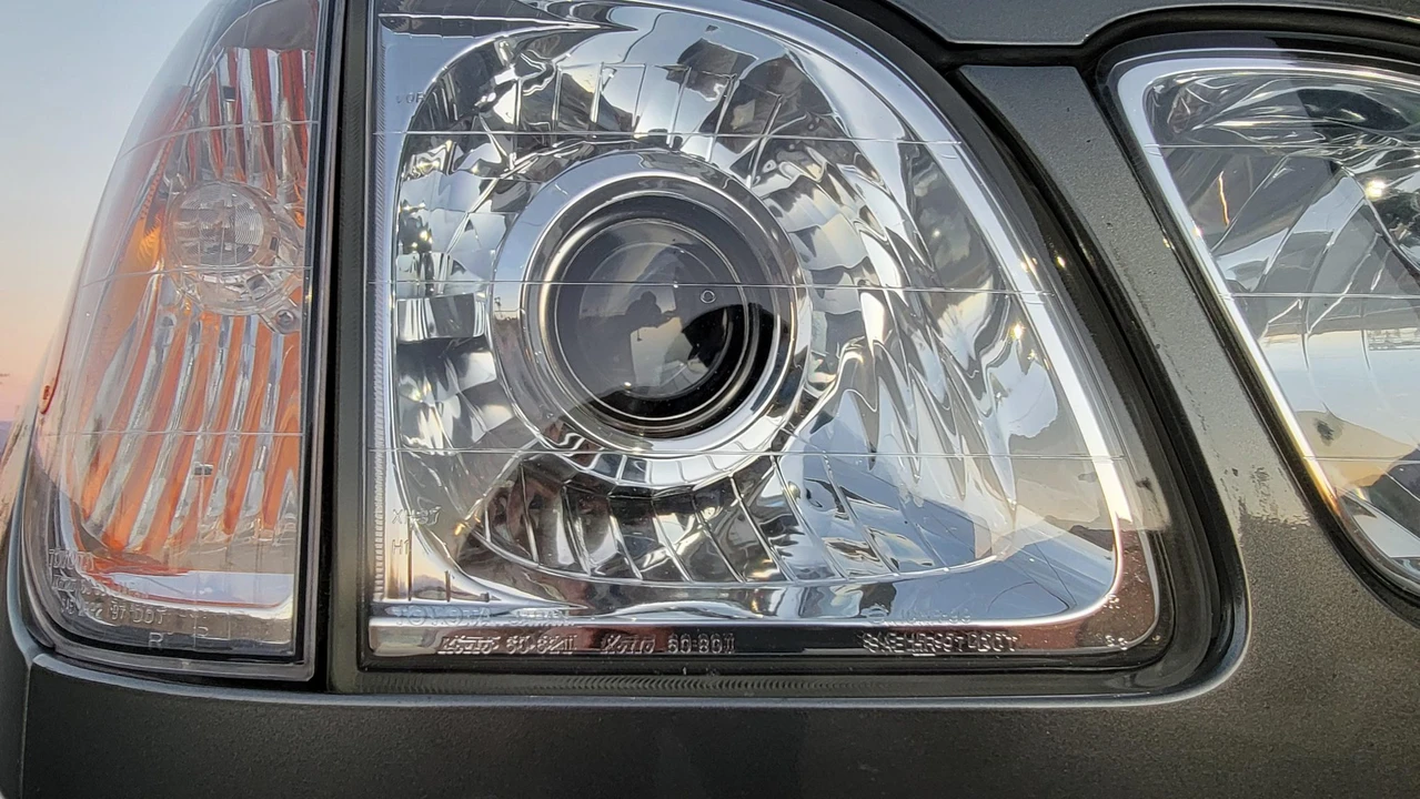 2000 Lexus LX 2nd Gen - Image 26 of 31