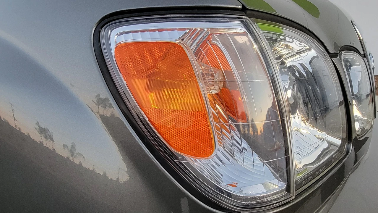 2000 Lexus LX 2nd Gen - Image 24 of 31