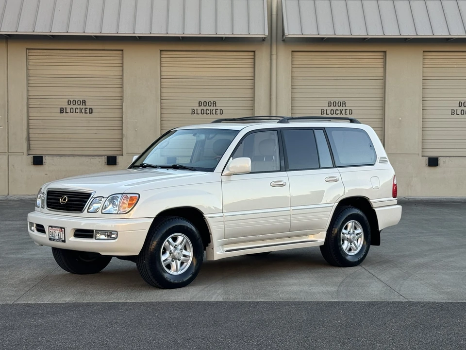 2000 Lexus LX 2nd Gen - Image 14 of 31