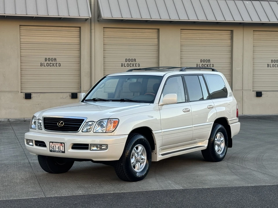 2000 Lexus LX 2nd Gen - Image 9 of 31