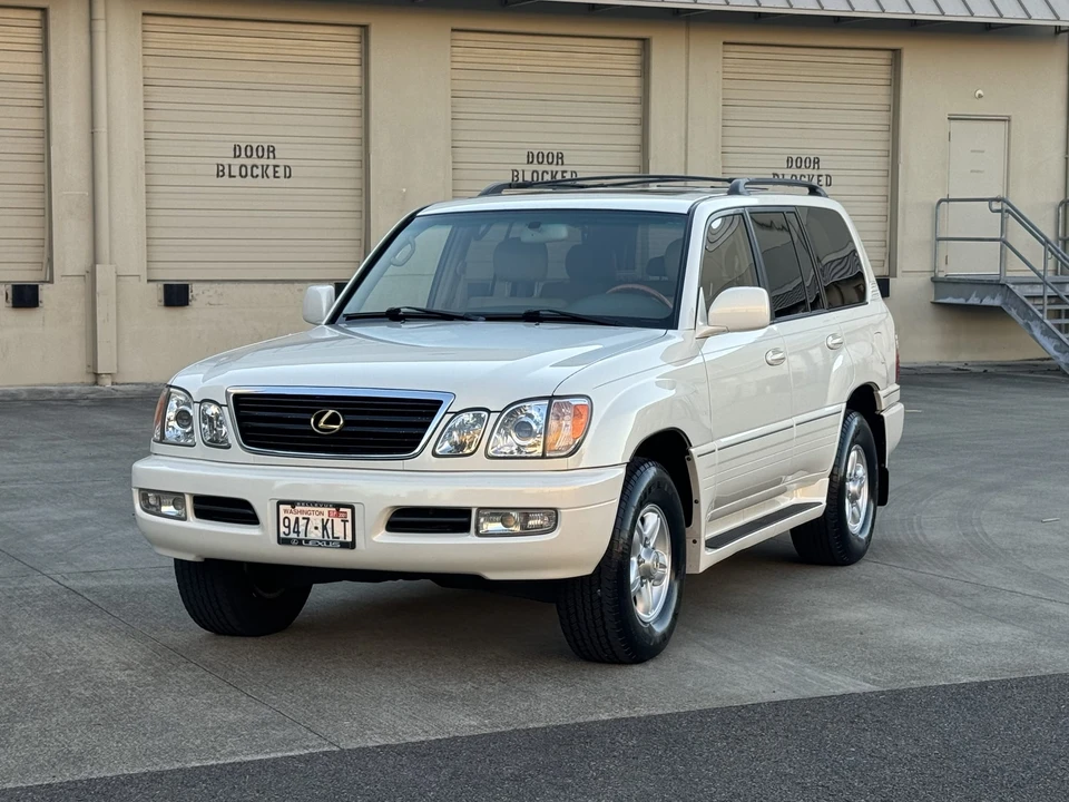2000 Lexus LX 2nd Gen - Image 4 of 31
