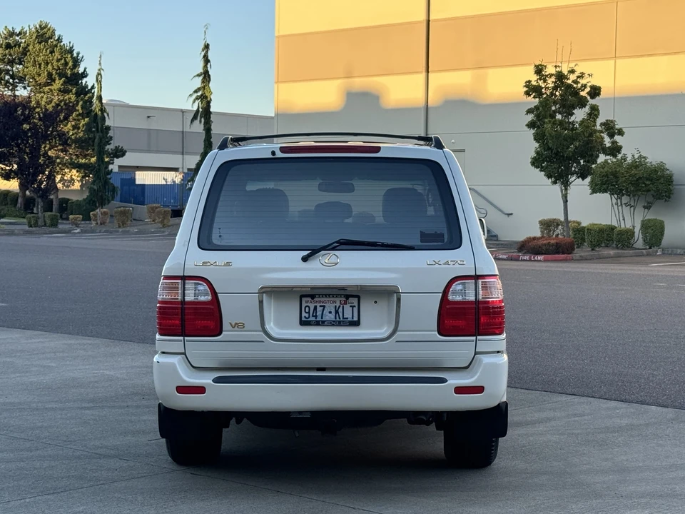 2000 Lexus LX 2nd Gen - Image 24 of 31