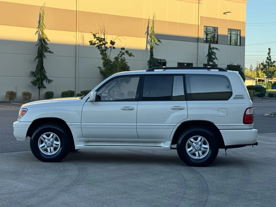 2000 Lexus LX 2nd Gen - Image 16 of 31