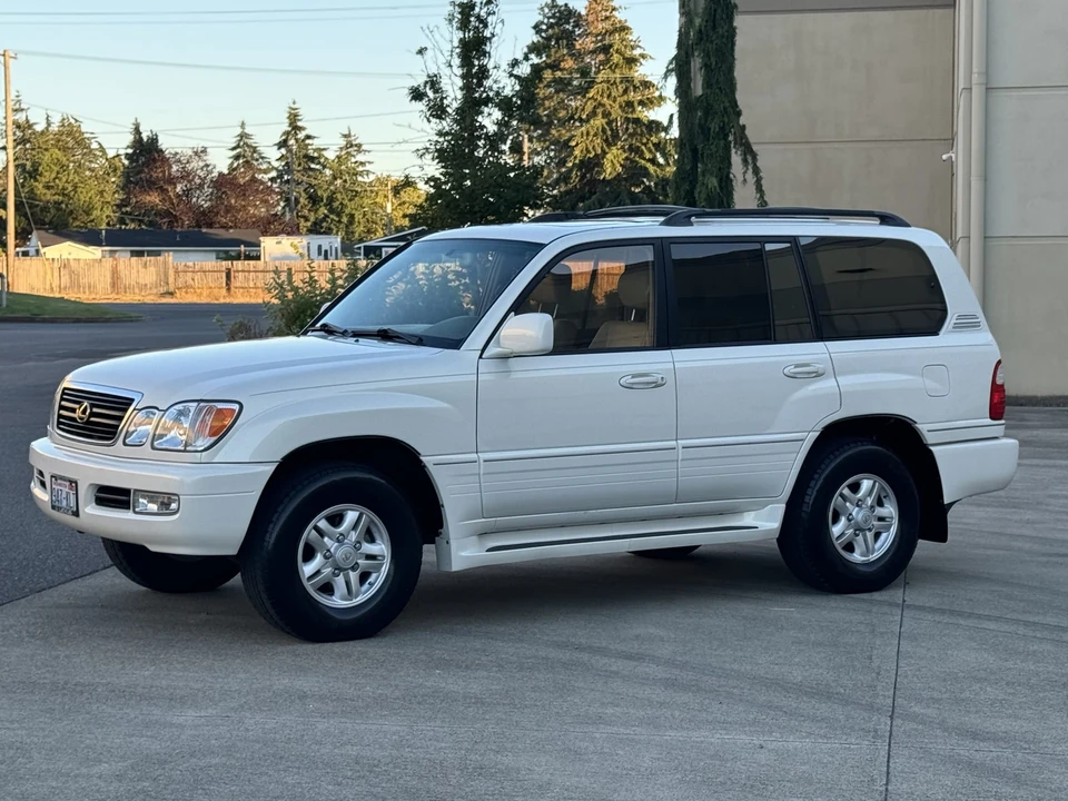 2000 Lexus LX 2nd Gen - Image 13 of 31