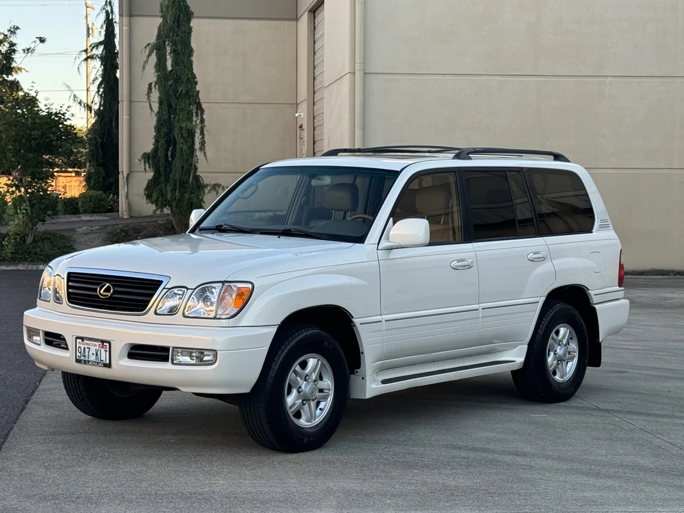2000 Lexus LX 2nd Gen - Image 10 of 31