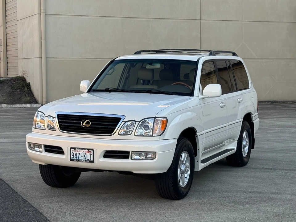 2000 Lexus LX 2nd Gen - Image 3 of 31