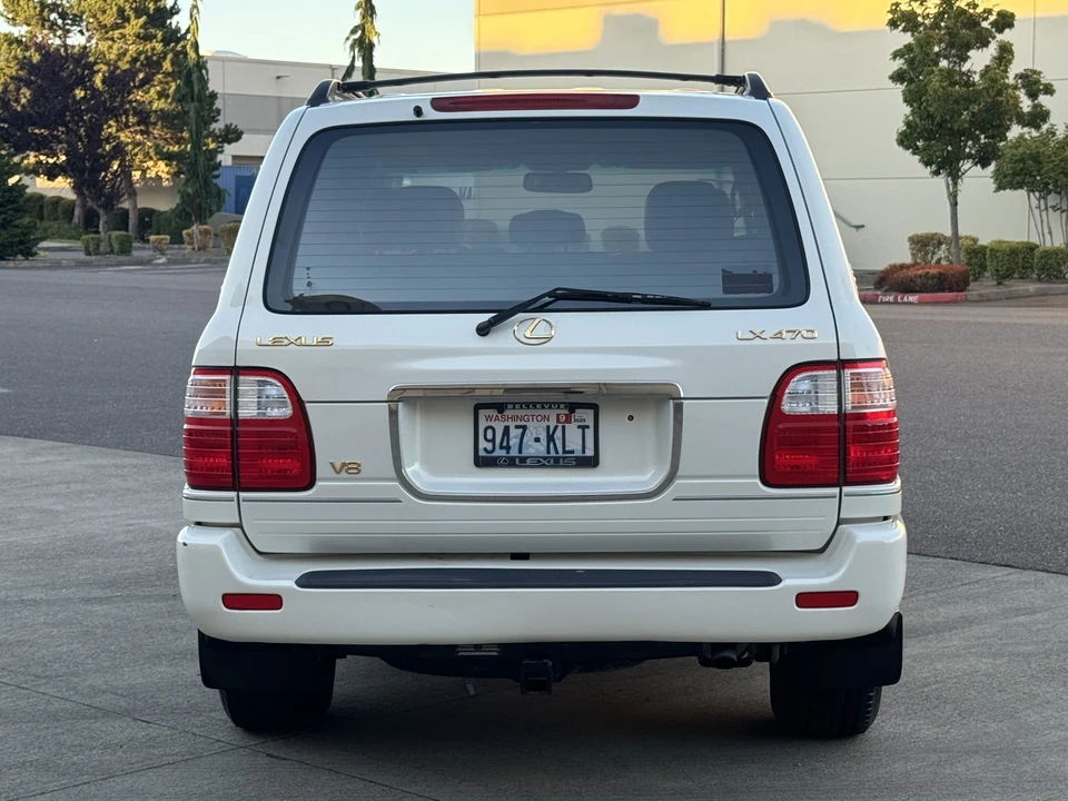 2000 Lexus LX 2nd Gen - Image 26 of 31