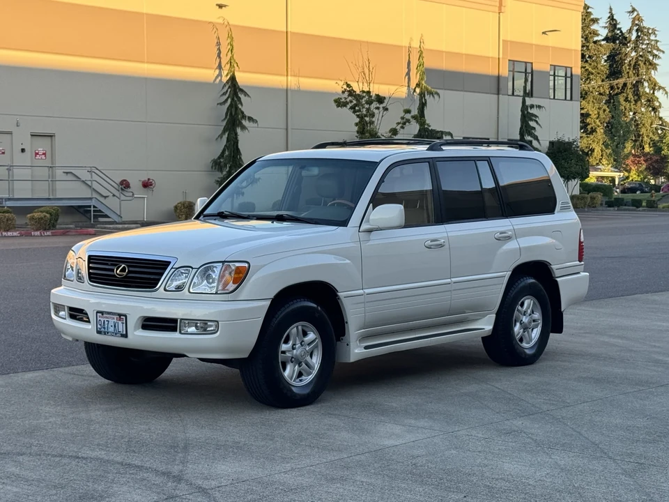 2000 Lexus LX 2nd Gen - Image 11 of 31