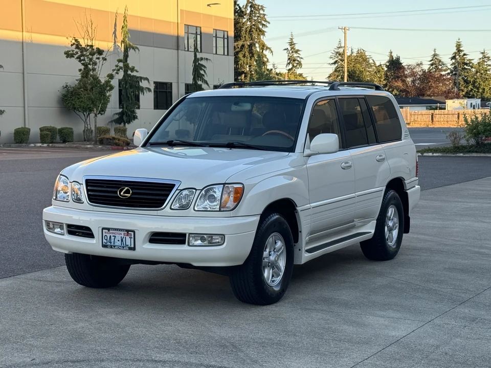 2000 Lexus LX 2nd Gen - Image 5 of 31