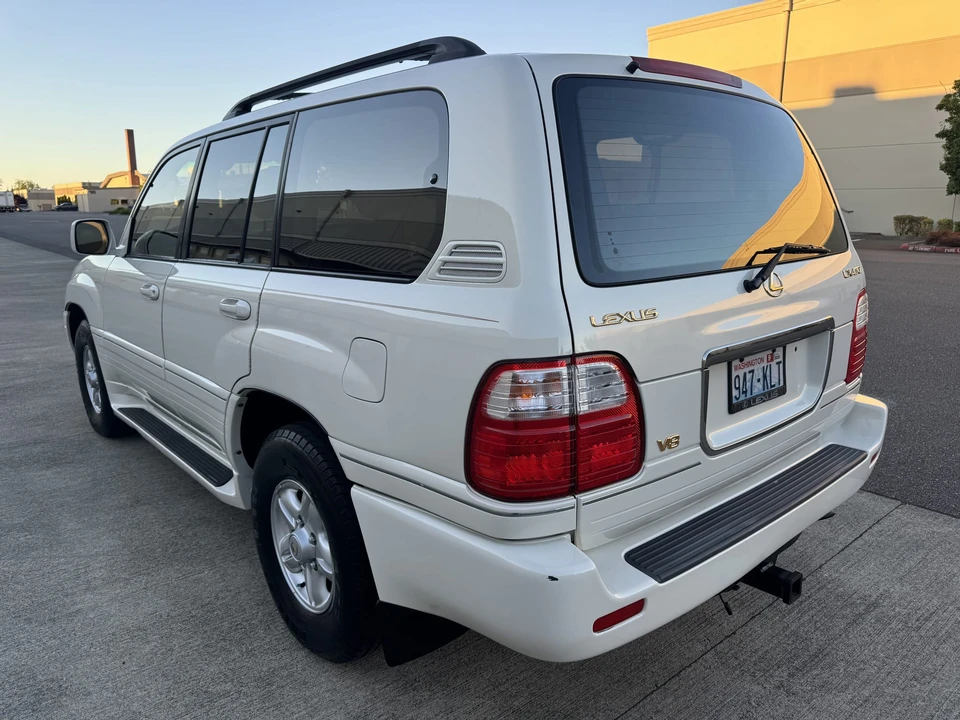 2000 Lexus LX 2nd Gen - Image 19 of 31