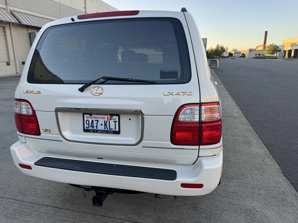 2000 Lexus LX 2nd Gen - Image 28 of 31