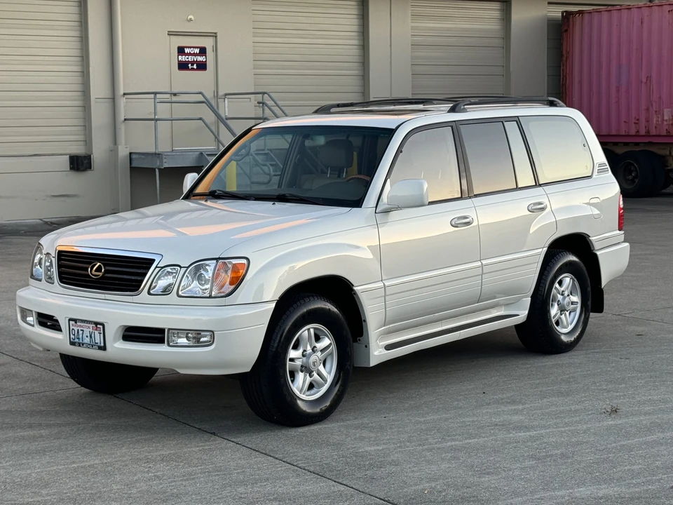 2000 Lexus LX 2nd Gen - Image 12 of 31