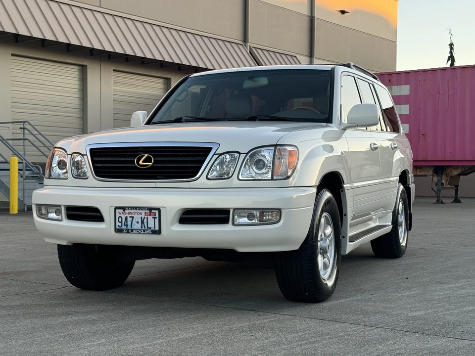 2000 Lexus LX 2nd Gen - Image 2 of 31